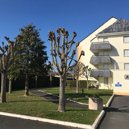 Cabourg - Bel Appartement Lumineux Avec Balcon Dans Residence Privee Luaran gambar