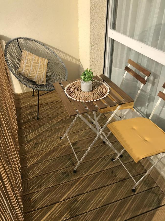 Cabourg - Bel Appartement Lumineux Avec Balcon Dans Residence Privee Luaran gambar