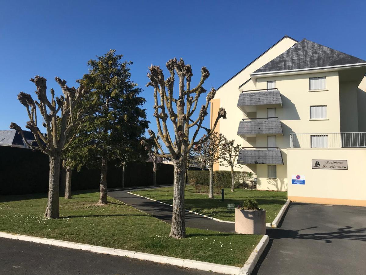 Cabourg - Bel Appartement Lumineux Avec Balcon Dans Residence Privee Luaran gambar