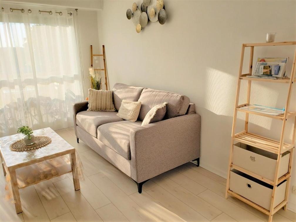 Cabourg - Bel Appartement Lumineux Avec Balcon Dans Residence Privee Luaran gambar