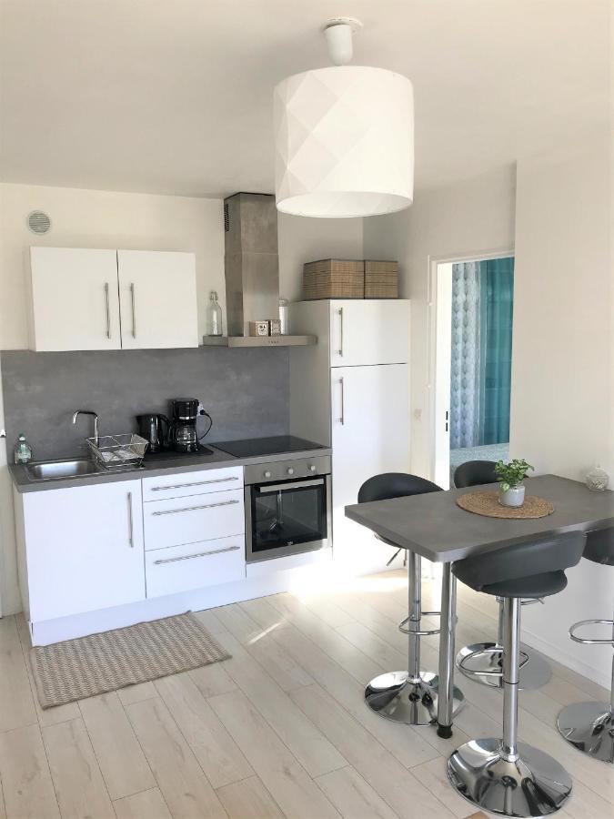 Cabourg - Bel Appartement Lumineux Avec Balcon Dans Residence Privee Luaran gambar